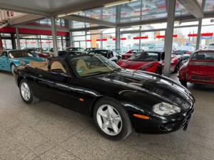 Image 34/34 of Jaguar XK8 4.0 (1997)