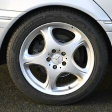 Image 17/50 de Mercedes-Benz S 500 L (2001)