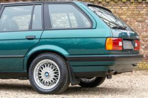 Image 43/50 of BMW 316i Touring (1993)