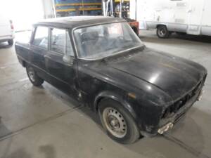 Image 37/40 of Alfa Romeo Giulia Nuova Super 1600 (1977)