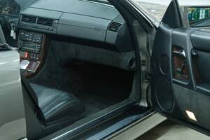 Image 35/50 of Mercedes-Benz SL 500 (1994)
