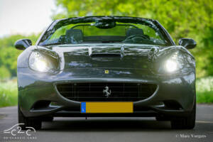 Image 2/85 of Ferrari California (2010)