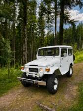 Image 4/67 of Toyota Land Cruiser FJ 40 (1982)