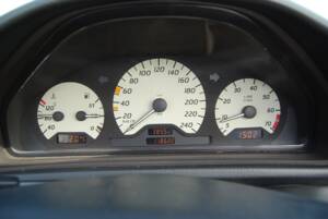 Image 26/46 of Mercedes-Benz CLK 200 (1999)