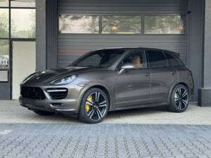Bild 8/24 von Porsche Cayenne Turbo S (2014)