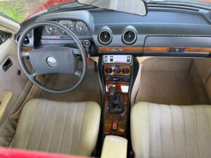 Bild 9/9 von Mercedes-Benz 230 C (1980)