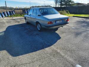 Image 5/8 de BMW 520 (1974)
