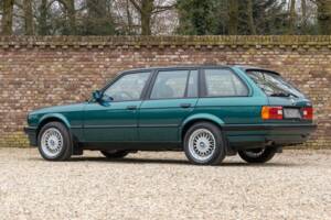 Image 31/50 of BMW 316i Touring (1993)