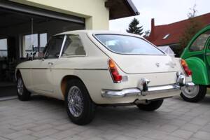 Bild 25/28 von MG MGB GT (1968)