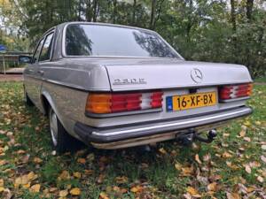 Bild 6/8 von Mercedes-Benz 230 E (1982)