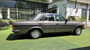 Image 13/71 of Mercedes-Benz 240 D (1980)