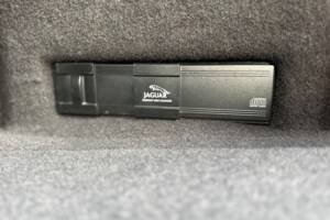 Image 22/40 de Jaguar XKR (1998)