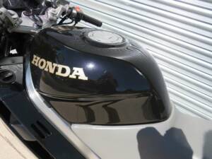 Image 16/44 de Honda VFR 750F (1991)