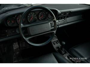 Image 29/42 of Porsche 911 Carrera 4 (1990)