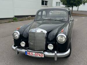 Imagen 3/8 de Mercedes-Benz 220 S (1956)