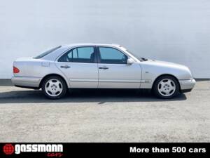 Image 5/15 of Mercedes-Benz E 320 (1998)