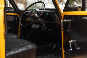 Image 37/50 of Morris Minor Van (1971)