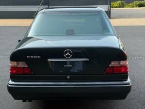 Image 5/27 of Mercedes-Benz E 500 (1994)