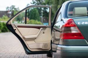 Bild 55/74 von Mercedes-Benz C 280 (1993)