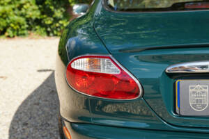 Image 40/50 of Jaguar XKR (2001)
