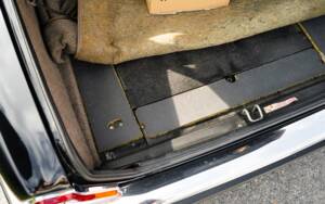 Image 34/37 of Daimler Double Six (1992)