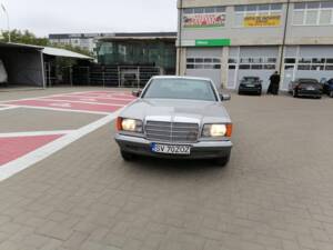 Image 4/8 de Mercedes-Benz 380 SE (1984)