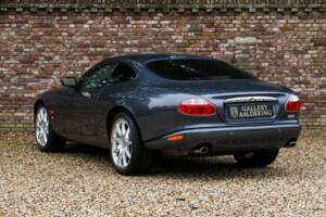 Immagine 2/50 di Jaguar XK8 4.0 (2002)