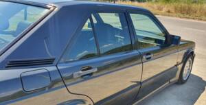 Imagen 11/30 de Mercedes-Benz 190 E 2.5-16 (1989)