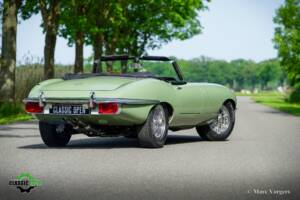 Image 55/60 de Jaguar E-Type (1969)