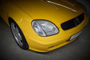 Image 22/100 de Mercedes-Benz SLK 230 Kompressor (1999)