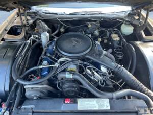 Bild 28/33 von Cadillac Fleetwood Eldorado Biarritz Coupe (1977)