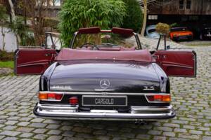 Afbeelding 5/14 van Mercedes-Benz 280 SE 3,5 (1970)