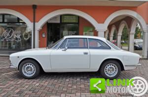 Image 2/10 of Alfa Romeo Giulia GT 1300 Junior (1972)