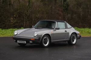 Image 13/50 de Porsche 911 Carrera 3.2 (1989)