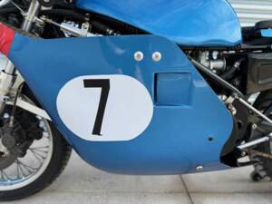 Image 4/42 of Triumph T 150 V Trident (1973)
