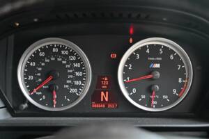 Image 14/18 of BMW M5 (2007)