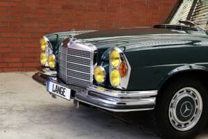 Immagine 7/79 di Mercedes-Benz 280 SE 3,5 (1970)