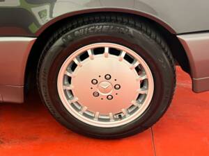 Image 34/48 of Mercedes-Benz 300 SL-24 (1992)