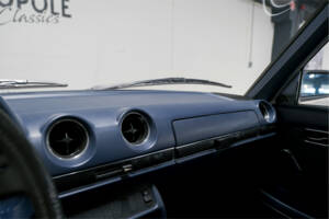 Image 17/27 of Mercedes-Benz 230 (1977)