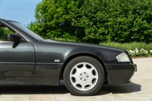 Image 20/50 of Mercedes-Benz 300 SL (1990)