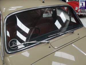 Image 31/64 of Daimler V8-250 (1969)