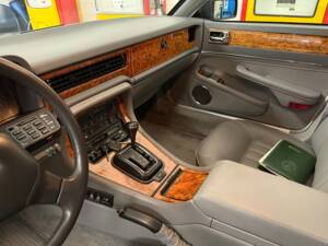Image 10/18 of Jaguar XJ 6 4.0 (1990)