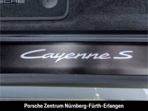 Image 39/50 of Porsche Cayenne S Electric (2026)