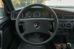 Imagen 36/45 de Mercedes-Benz 190 E (1989)