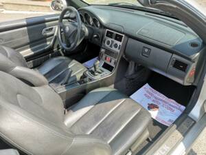 Imagen 22/38 de Mercedes-Benz SLK 200 Kompressor (2002)