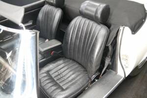 Image 13/49 de Jaguar Type E V12 (1974)