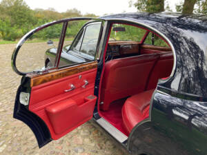 Imagen 31/44 de Jaguar S-Type 3.8 (1966)