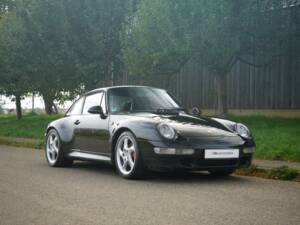 Image 1/36 de Porsche 911 Carrera 4S (1998)