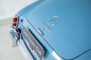 Image 33/40 of Mercedes-Benz 190 SL (1962)
