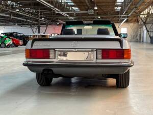 Immagine 4/52 di Mercedes-Benz 500 SL (1984)
